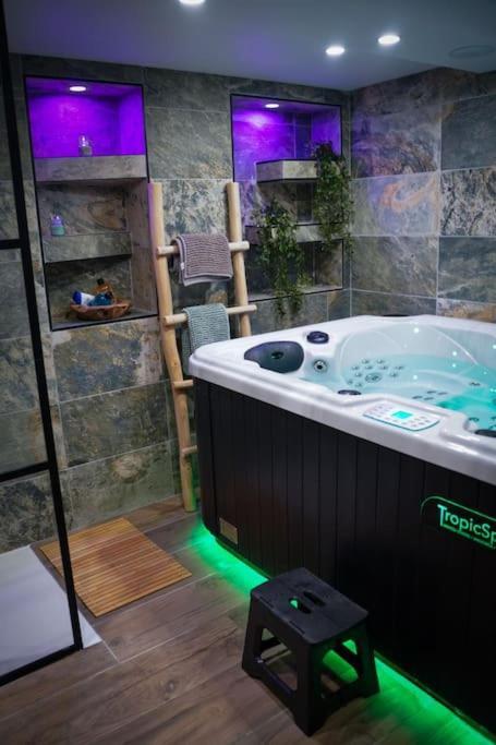 Nuit De La Sagesse "Jacuzzi Terrasse Et Parking Prive" Apartamento Ruão Exterior foto